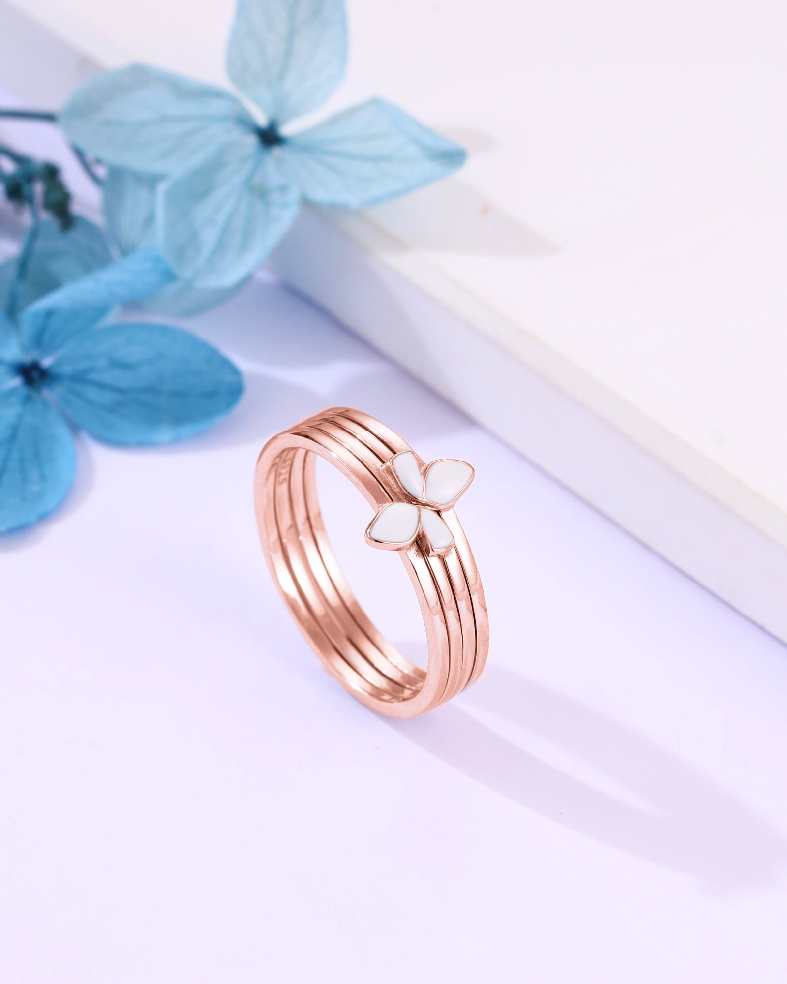 White Enamel Flower Rosegold Ring