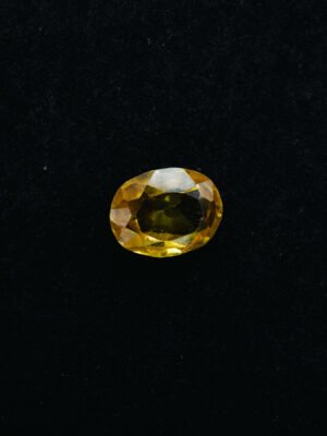 Pukhraj - Yellow sapphire - 6.070 Carats