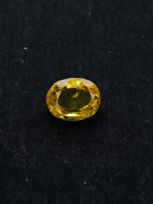 Pukhraj - Yellow sapphire - 8.750 Carats